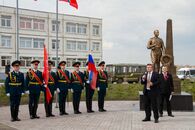 Торжественный митинг у мемориала «Воин-освободитель»