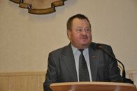 «И мы, признательные внуки, его всем подвигам благим во имя Правды и Науки здесь память вечную гласим»