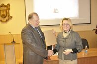 «И мы, признательные внуки, его всем подвигам благим во имя Правды и Науки здесь память вечную гласим»