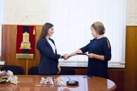 Вручение удостоверения аспиранта ТвГУ призеру Олимпийский игр Наталье Непряевой